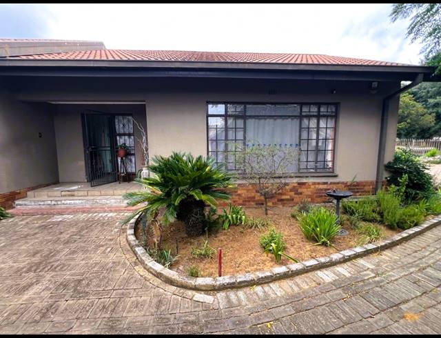 4 BEDROOM HOUSE FOR SALE IN VAALPARK